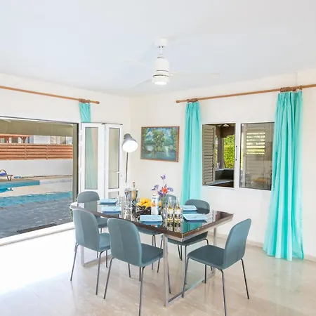 Geraeumige Und Private Ferienvilla Mit Eigenem Pool *