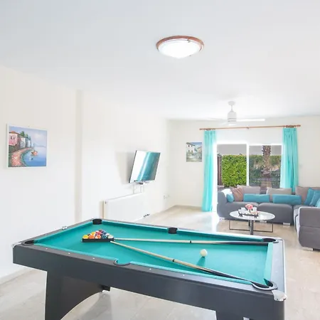 Geraeumige Und Private Ferienvilla Mit Eigenem Pool