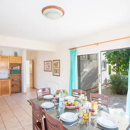 Geraeumige Und Private Ferienvilla Mit Eigenem Pool