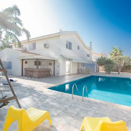 Geraeumige Und Private Ferienvilla Mit Eigenem Pool Hébergement de vacances
