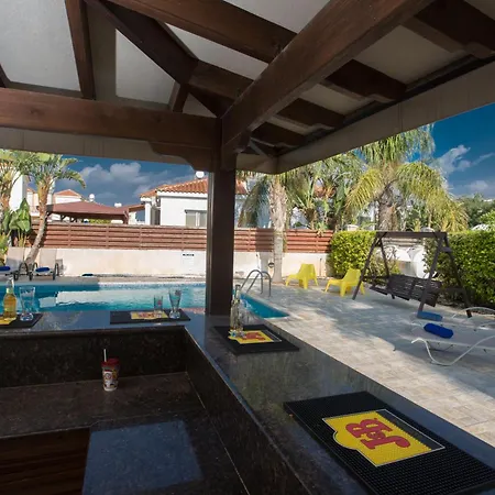 Hébergement de vacances Geraeumige Und Private Ferienvilla Mit Eigenem Pool
