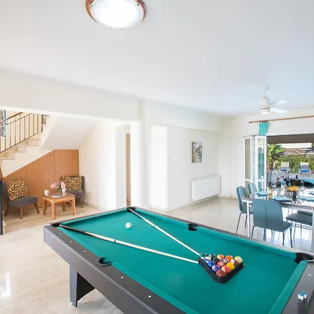 Geraeumige Und Private Ferienvilla Mit Eigenem Pool Hébergement de vacances