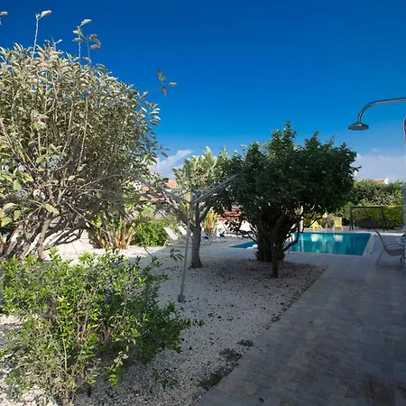 Geraeumige Und Private Ferienvilla Mit Eigenem Pool Case de vacanță Ayia Napa